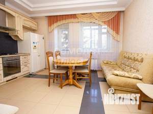 Таунхаус 349м², 3-этажный, участок 6 сот.