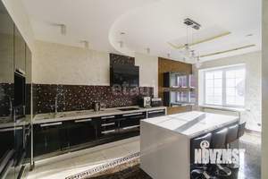 Дом 600м&sup2;, 3-этажный, на длительный срок, 