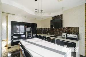 Дом 600м&sup2;, 3-этажный, на длительный срок, 