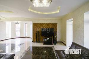 Дом 600м&sup2;, 3-этажный, на длительный срок, 