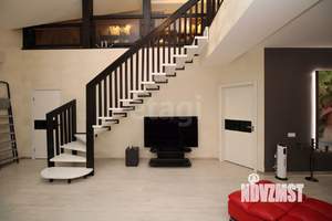 Дом 400м&sup2;, 2-этажный, на длительный срок, 