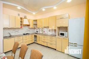 Дом 200м&sup2;, 2-этажный, на длительный срок, 