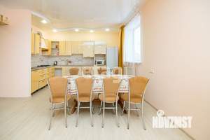 Дом 200м&sup2;, 2-этажный, на длительный срок, 