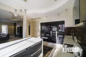 Дом 600м&sup2;, 3-этажный, на длительный срок, 