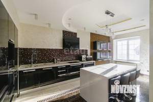 Дом 600м&sup2;, 3-этажный, на длительный срок, 