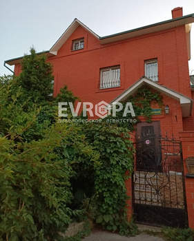 Дом 500м&sup2;, 3-этажный, участок 15 сот.  