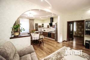 Дом 267м&sup2;, 2-этажный, участок 70 сот.  