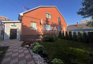 Дом 165м&sup2;, 2-этажный, участок 3 сот.  