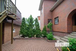 Коттедж 300м², 2-этажный, участок 6 сот.  