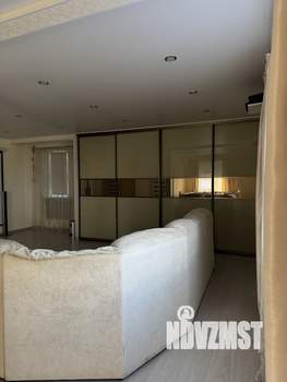 Коттедж 220м², 2-этажный, участок 6 сот.  