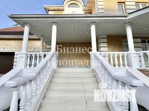 Коттедж 740м&sup2;, 3-этажный, участок 8 сот.  