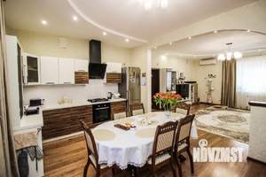 Дом 267м&sup2;, 2-этажный, участок 70 сот.  