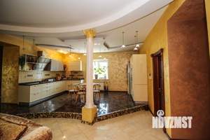 Коттедж 378м&sup2;, 2-этажный, участок 13 сот.  