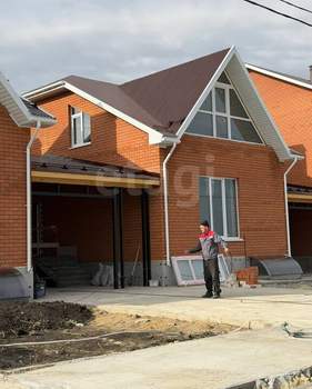 Дом 197м&sup2;, 2-этажный, участок 4 сот.  