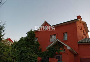 Дом 500м&sup2;, 3-этажный, участок 15 сот.  