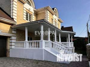 Дом 740м&sup2;, 3-этажный, участок 8 сот.  