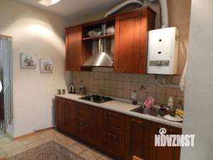 Коттедж 243м², 3-этажный, участок 10 сот.  