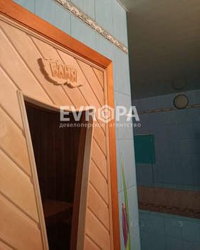 Дом 500м&sup2;, 3-этажный, участок 15 сот.  