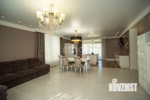 Дом 237м², 2-этажный, участок 8 сот.  