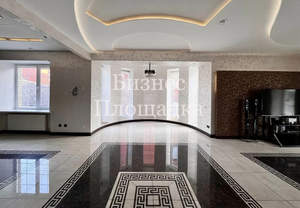 Дом 740м&sup2;, 3-этажный, участок 0 сот.  