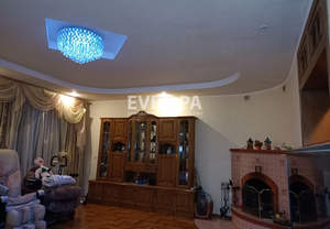 Дом 500м&sup2;, 3-этажный, участок 15 сот.  