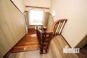 Дом 220м², 3-этажный, участок 7 сот.  