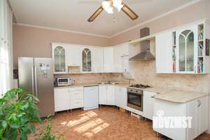 Дом 284м&sup2;, 3-этажный, участок 5 сот.  