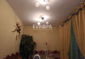 Дом 500м&sup2;, 3-этажный, участок 15 сот.  