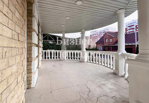 Дом 740м², 3-этажный, участок 0 сот.  