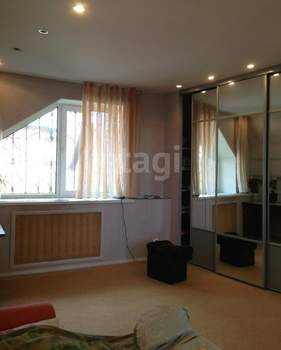 Дом 245м², 3-этажный, участок 10 сот.  