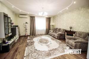 Дом 267м&sup2;, 2-этажный, участок 70 сот.  