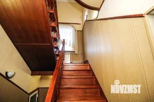 Дом 220м², 3-этажный, участок 7 сот.  