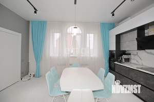 Дом 184м², 2-этажный, участок 6 сот.  