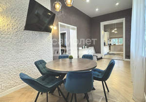 Дом 215м&sup2;, 2-этажный, участок 6 сот.  