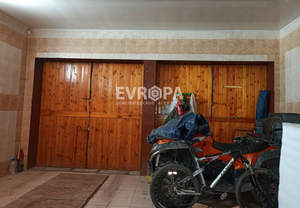 Дом 500м&sup2;, 3-этажный, участок 15 сот.  