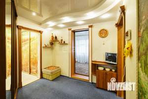 Дом 218м&sup2;, 2-этажный, участок 9 сот.  