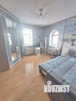 Дом 295м², 2-этажный, участок 6 сот.  