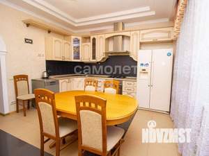 Таунхаус 349м², 3-этажный, участок 6 сот.  