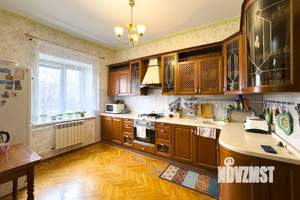 Дом 319м², 2-этажный, участок 17 сот.  