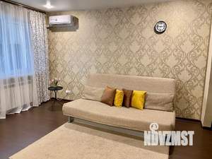 Студия квартира, посуточно, 35м2, 1/5 этаж