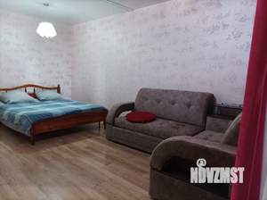 Студия квартира, посуточно, 40м2, 2/9 этаж