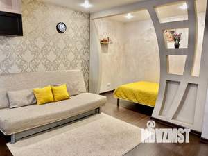 Студия квартира, посуточно, 35м2, 1/5 этаж