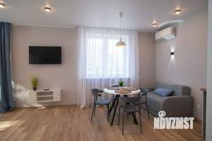 Студия квартира, посуточно, 45м2, 1/19 этаж