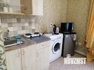 Студия квартира, посуточно, 30м2, 1/3 этаж