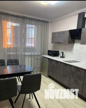 1-к квартира, посуточно, 35м2, 4/10 этаж