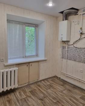 2-к квартира, вторичка, 44м2, 1/4 этаж