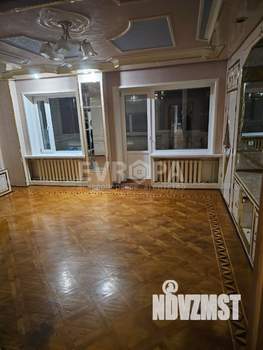 4-к квартира, вторичка, 130м2, 1/5 этаж