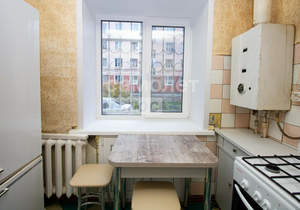 2-к квартира, вторичка, 42м2, 1/5 этаж