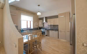 4-к квартира, вторичка, 131м2, 3/4 этаж