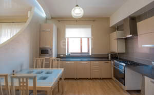 4-к квартира, вторичка, 131м2, 3/4 этаж